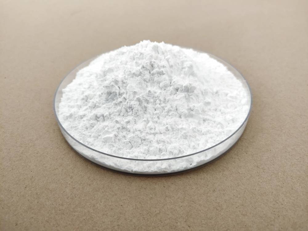 Qual è il motivo del significativo aumento dell'assorbimento dell'umidità dei materiali dopo la schiacciamento delle polveri?
