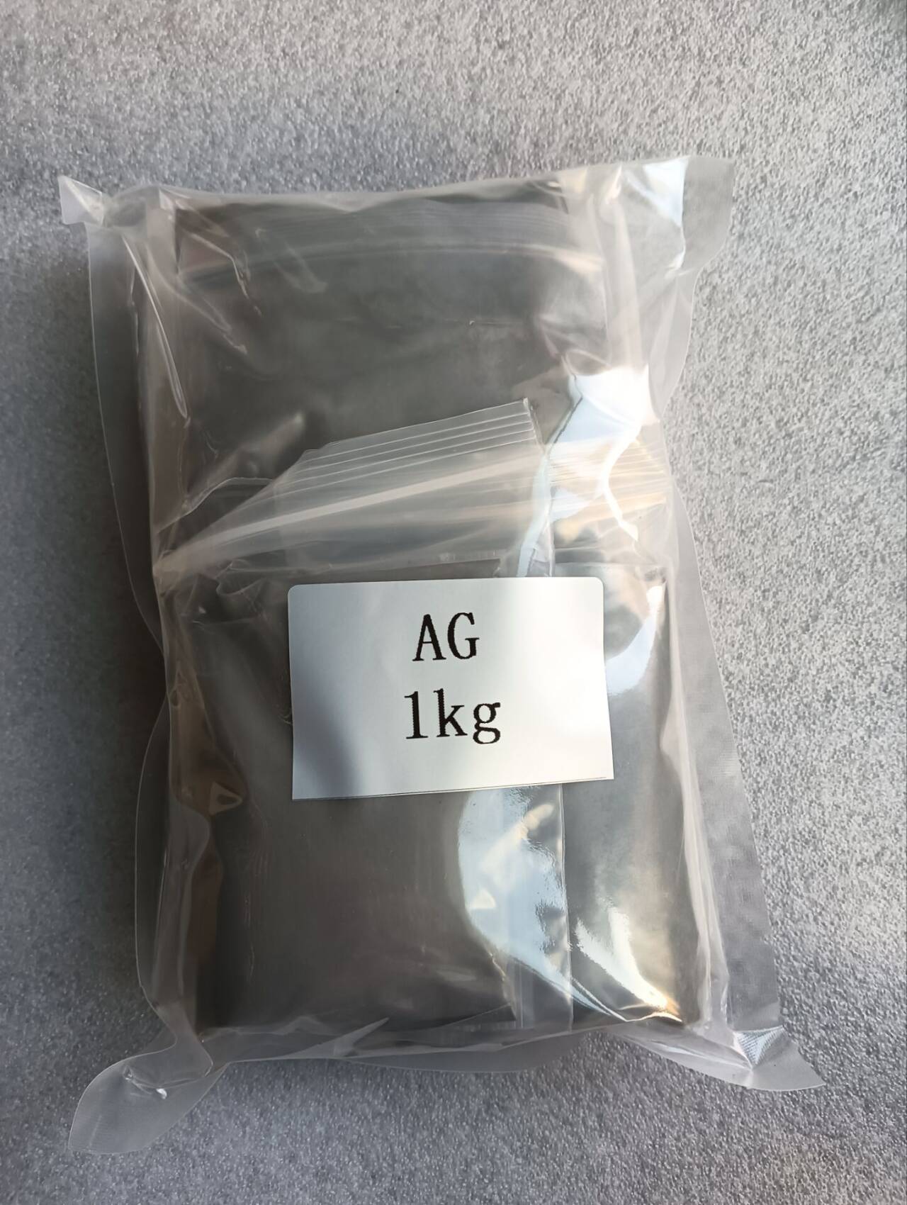 Applicazione della conducibilità, delle proprietà antibatteriche e catalitiche della polvere d'argento nano