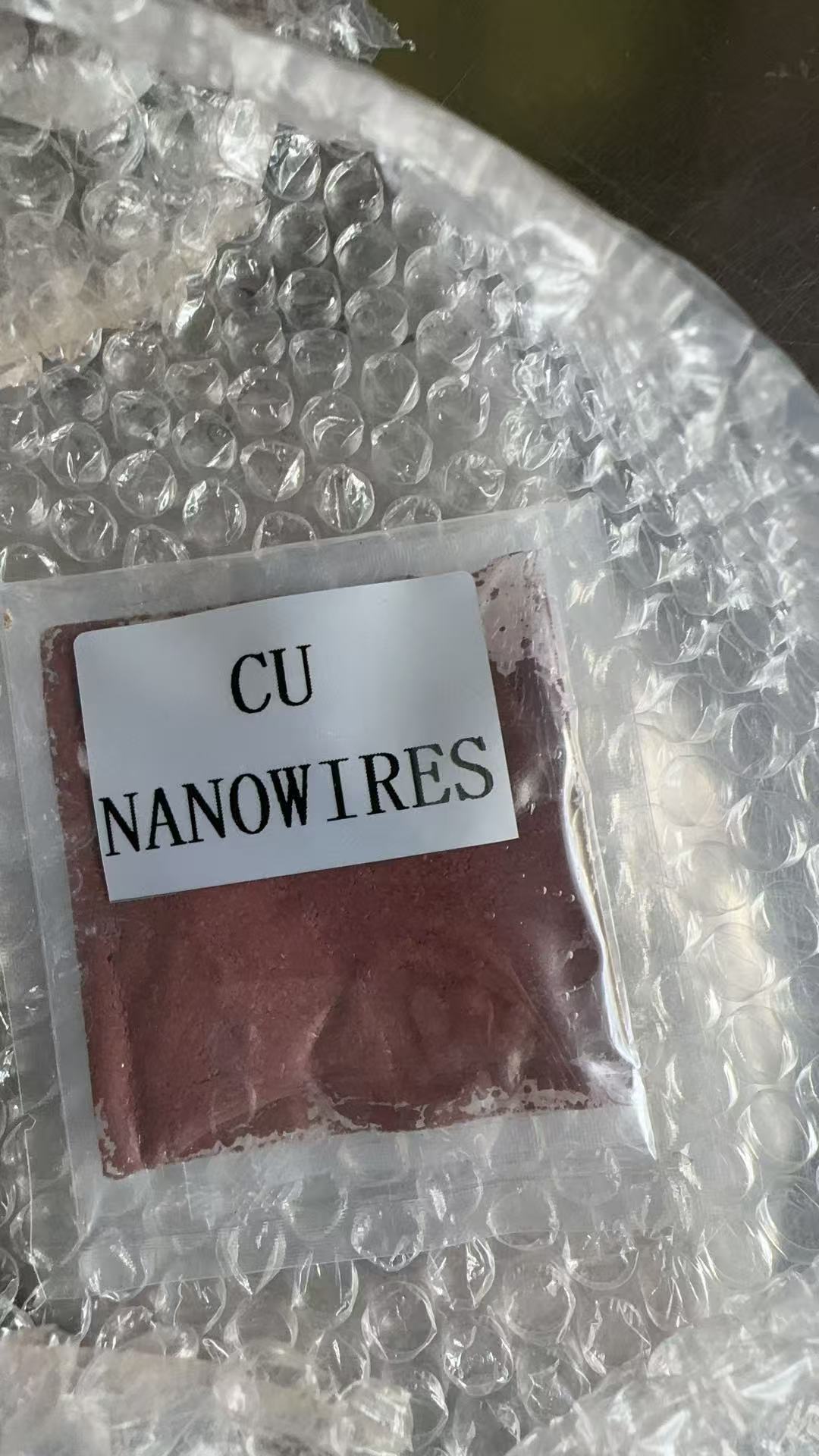 Perché i nostri nanofili di rame vengono consegnati in solvente